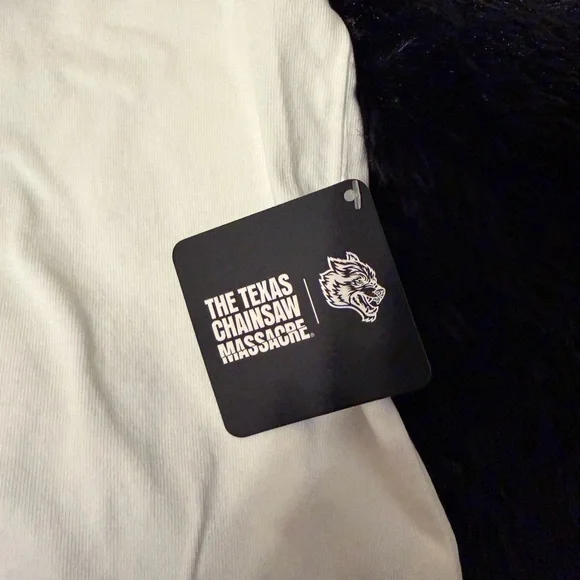 Darc Sport x Texas Chainsaw Massacre Tee 2XL NWT Horror Gym Streetwear - Picture 3 of 4
